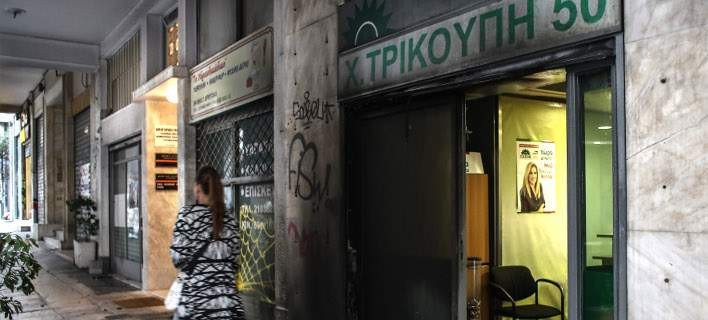 Νέο, περίεργο περιστατικό κοντά στα γραφεία του ΠΑΣΟΚ: Αυτοκίνητο προσπάθησε να πατήσει αστυνομικούς